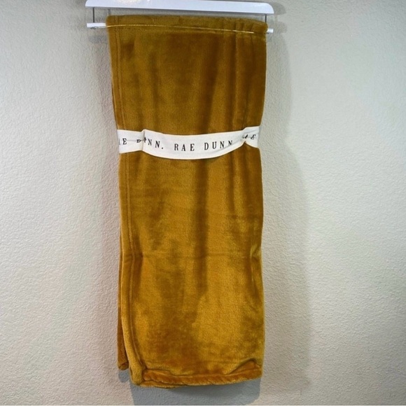 NWT Rae Dunn 50x60 Halloween Patch Plush Throw/Blanket TRICK OR TREAT Rust color - Picture 3 of 3